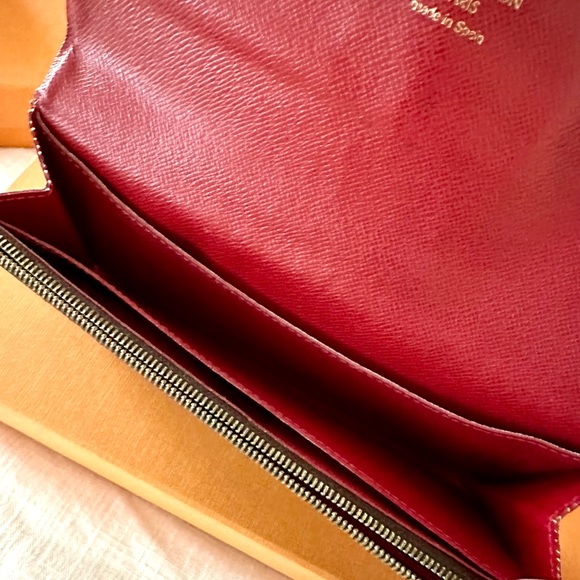 Authentic Louis Vuitton Caissa Wallet - Picture 4 of 12